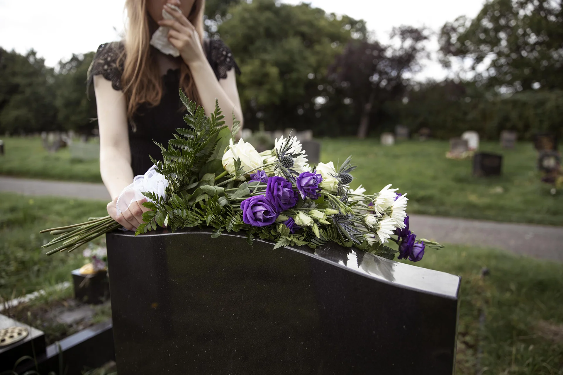 Mensagens de Flores Fúnebres: Como Expressar Condolências com Palavras e Flores