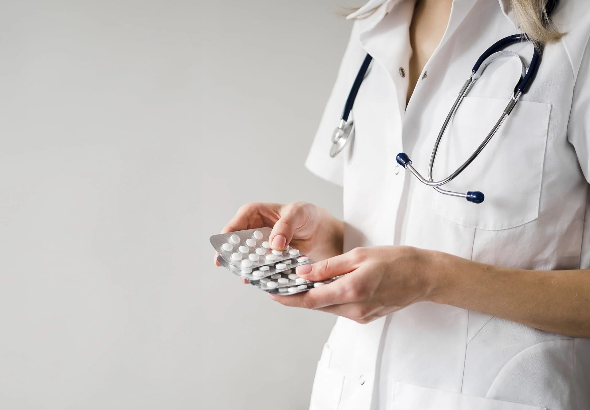 Remédios Genéricos: Como Funcionam e Por Que São Mais Baratos que os Convencionais?