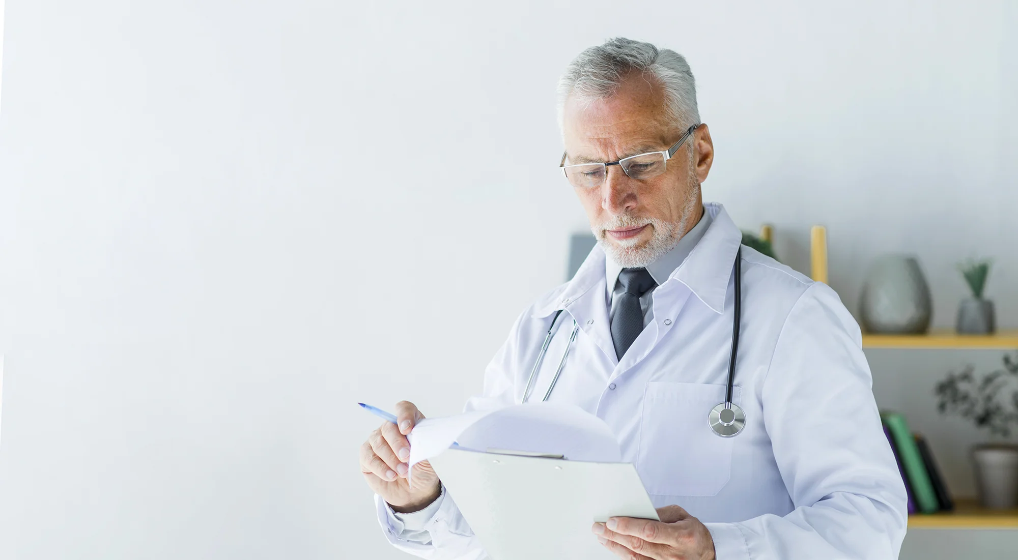 Tudo o Que Você Precisa Saber Sobre o Trabalho do Médico Legista: Descubra Como Ele Atua na Solução de Crimes