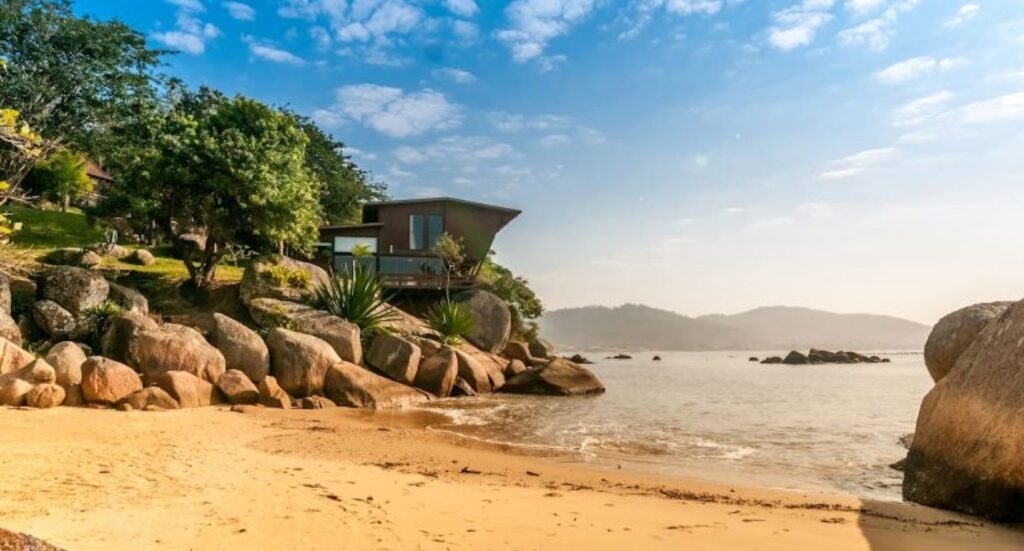 5 Cuidados Essenciais para Garantir a Segurança e Manutenção da Sua Casa de Veraneio: Descubra Como a Assistência Residencial Pode te Ajudar!