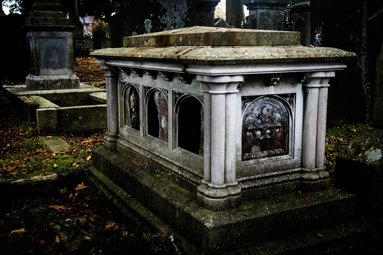 Por que Jogam Terra no Caixão? Entenda a Tradição e o Plano Funeral