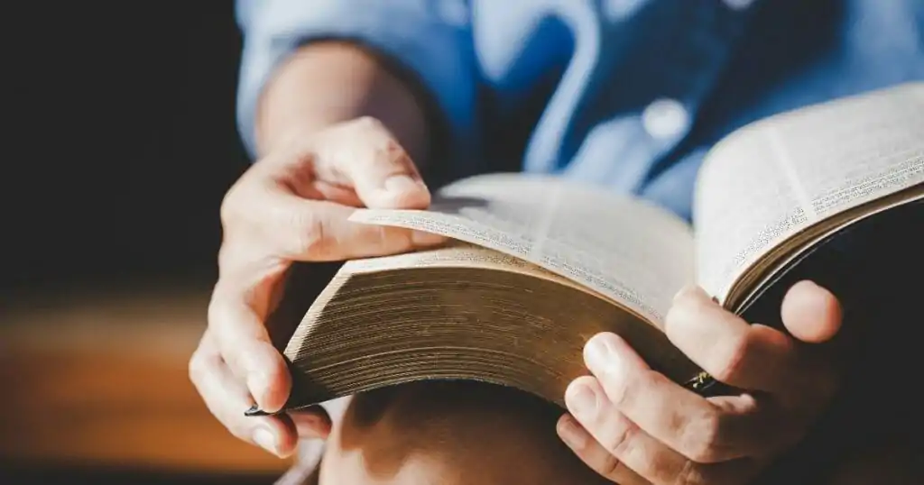 Cremação ou Sepultamento à Luz da Bíblia: O Que Dizem as Escrituras e as Religiões Cristãs